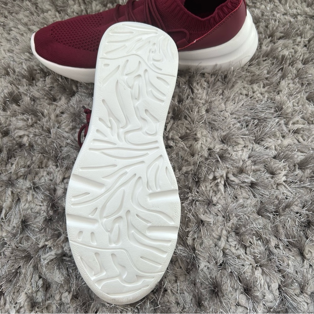 ✨H&M Burgundy Knit Slip-On Sneakers with White Sole - Picture 4 of 7